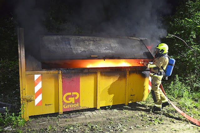 2023/123/20230705-23u42 GB 002 Containerbrand Rijstvogelstraat.jpg